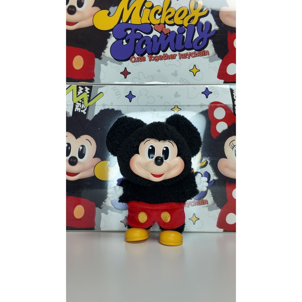 POPMART Mickey Family Together Cute Keychain Series - Mickey - Picture 2 of 4